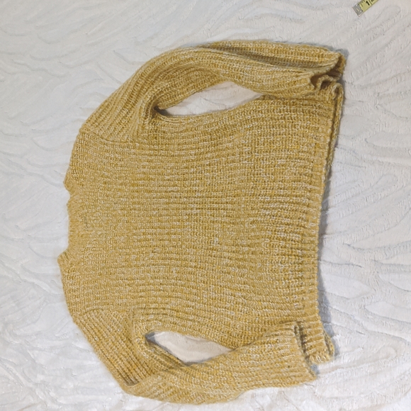 Like New Kensie Twist Hem Sweater - Picture 7 of 8